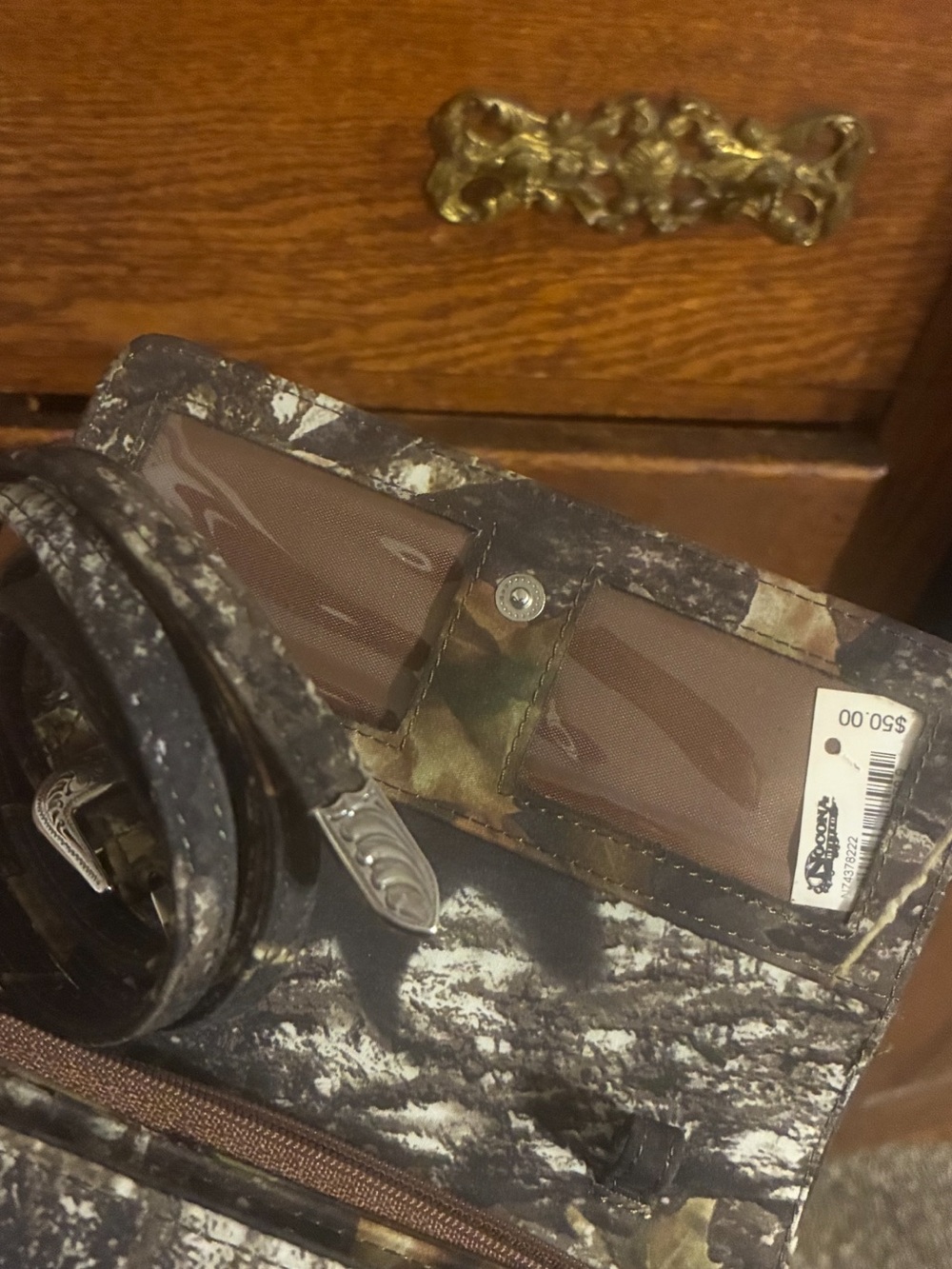 Mossy Oak Brown and Green Camo Crossbody Wallet - Picture 7 of 8